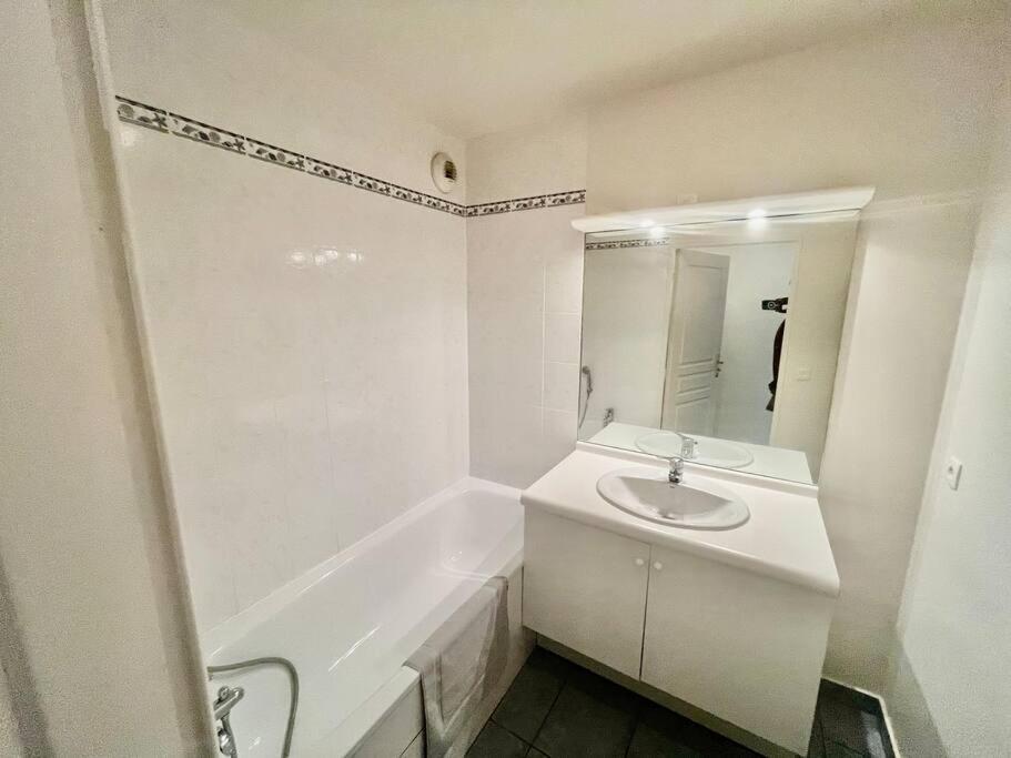 Le Sept Avec Parking, Transfert Apartment Vaires-sur-Marne Exterior photo